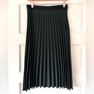 Everlane // The Japanese GoWeave Pleated Skirt // Dark Green // US 4
